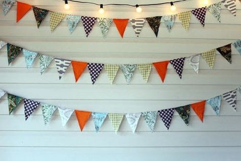 Diy Triangle Banner, No Sew Bunting, How To Make Bunting, Make Bunting, Triangle Banner, Cheap Baby Shower, Diy Banner, Coffee Pictures, Fabric Bunting