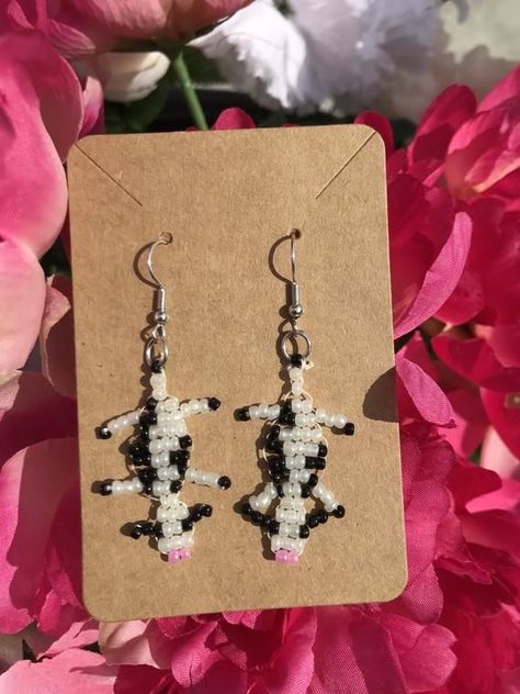 Beaded Earrings Animals, Easy Bead Animals, Beaded Cow Earrings, In A Jam Kate Canterbary, Seed Bead Rings Diy, Bead Pets Pattern, Pony Bead Animals Patterns, Seed Bead Animals, Bead Animals Patterns Easy