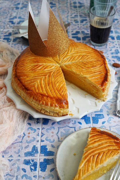 Galette Des Rois Recipe, Vanilla Liqueur, King Cake Recipe, Puff Pastry Dough, Almond Nut, Almond Cream, King Cake, Ground Almonds, Three Kings