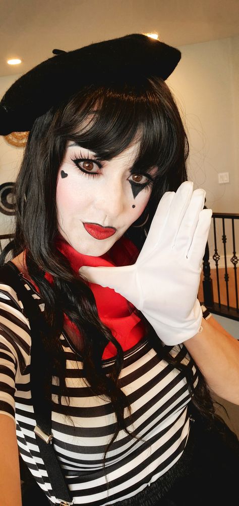 Women Mime Costume, Harlequin Halloween Costume, Halloween Mime Costume, Female Mime Costume, Diy Mime Costume For Women, Female Mime Makeup, Easy Mime Makeup, Halloween Mime Makeup, French Mime Costume