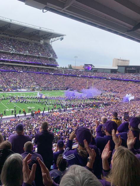 Uw University Of Washington, Uw Aesthetic, Uw Football, Uw Seattle, Seattle Life, Washington Huskies Football, Uw Huskies, Huskies Football, Oregon Football