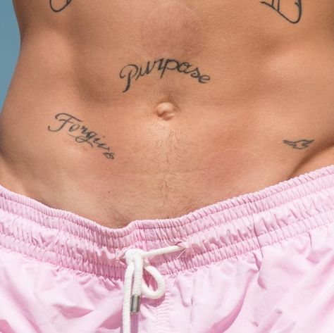 Tattoo Pelvis Hombre, Purpose Tattoo, Justin Bieber Tattoos, Justin Bieber Photos, Getting A Tattoo, Arm Band Tattoo, Justin Beiber, Rib Tattoo, Simplistic Tattoos