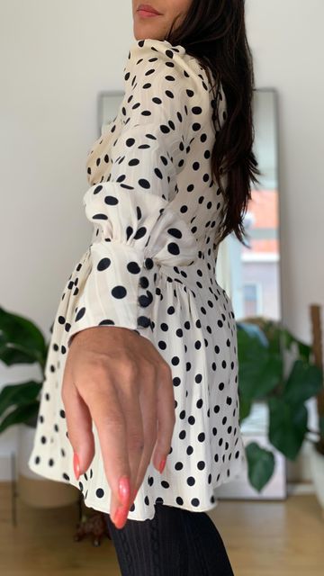 Lore Piar | Sewing Patterns on Instagram: "BUILT-IN Cuff Sleeve Sewing Pattern 📐 If you got your eyes on this unique sleeve/cuff, I am happy to announce that you can get it separately from its original design, the VANA Dress. It is a long puffy-bishop sleeve with a unique built-in cuff with thread loops closure. Size: EU 30 - 58 US 00 - 26 You can adjust this sleeve pattern to any sewing pattern you already own, by following the adjustment guide provided within the instructions. The pdf pa Sleeve Sewing Pattern, Sewing Sleeves, Sleeve Pattern, Bishop Sleeve, Sleeve Cuff, Sleeves Pattern, Cuff Sleeves, Sleeve Designs, Sewing Tutorials