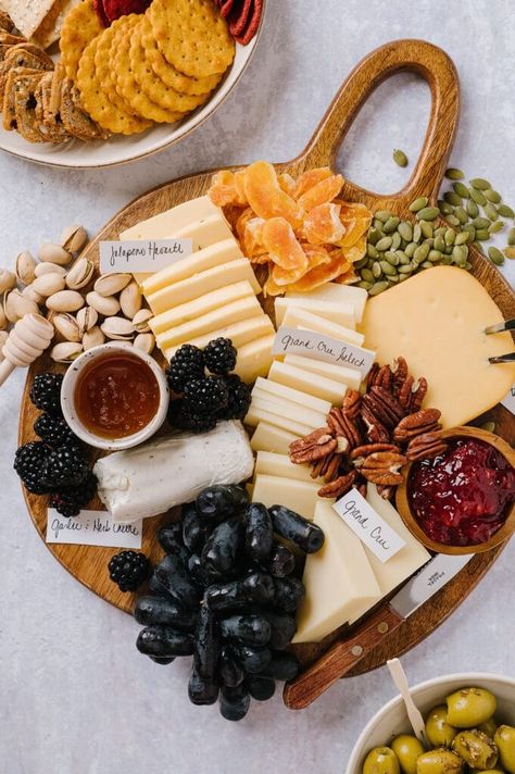 Holiday Cheese Board, Holiday Cheese Boards, Beautiful Cheese Board, Holiday Cheese, Easy To Make Appetizers, Charcuterie Recipes, Salty Snacks, Food Display, Cured Meats