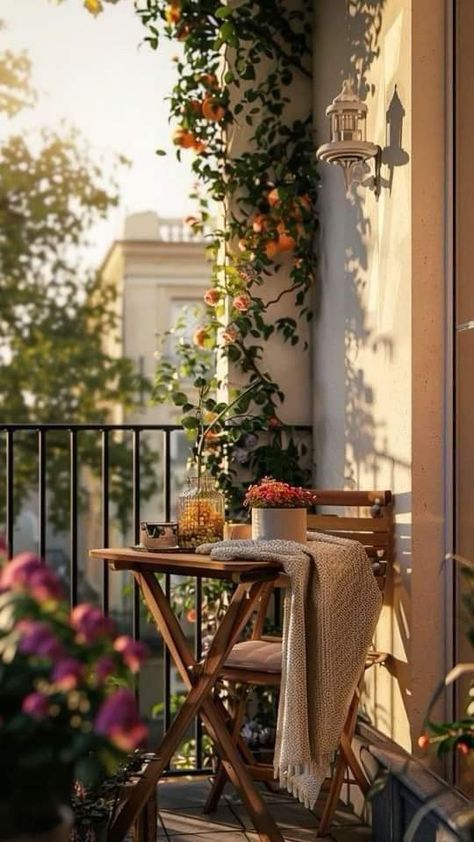 Case In Pietra, Small Balcony Garden, Small Balcony Decor, Balcony Design, Small Balcony, Balcony Decor, Outdoor Oasis, Balcony Garden, تصميم داخلي