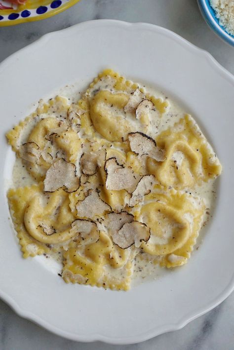 Pasta Table, Fresh Truffle, Dill Oil, Truffle Pasta, Biscuits Diététiques, Summer Truffle, Parmesan Cream Sauce, Black Truffle, Think Food