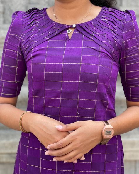 Straight Kurtis Design, Trendy Kurti Neck Designs, Colour Neck Kurtis, Kurta Neck Patterns, Stright Kurties Designs Latest, Neck Models For Dresses, Trendy Neck Designs For Kurtis, Dress Materials Designs Latest, Checks Kurti Designs