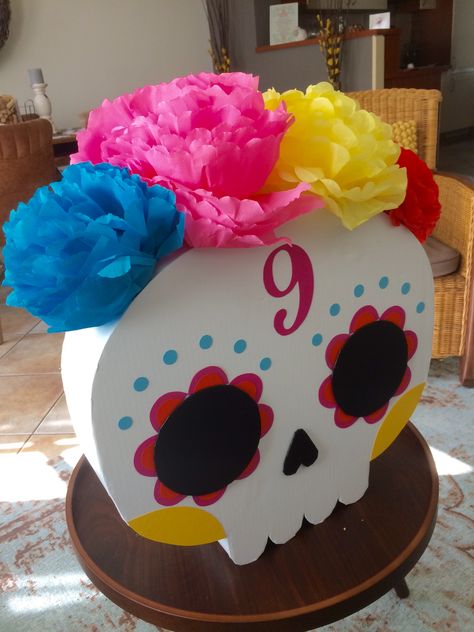 Mexican skull. Day of the dead. México, día de Muertos. #méxico #skull #coco #mexican #fiesta #party #piñata #diademuertos #pinata #cocoparty #dayofthedead Mexican Pinatas, Skull Pinata, Piñata Halloween, Mexican Piñatas, Mexican Pinata, Halloween Pinata, Mexican Fiesta Party, Skull Day Of The Dead, Piñata Ideas