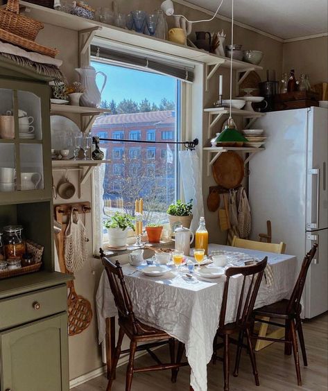 Swedish Country Style, Living On A Budget, Hus Inspiration, Dream Apartment, House Room, Apartment Inspiration, Dream Rooms, Pretty House, Dream House Decor