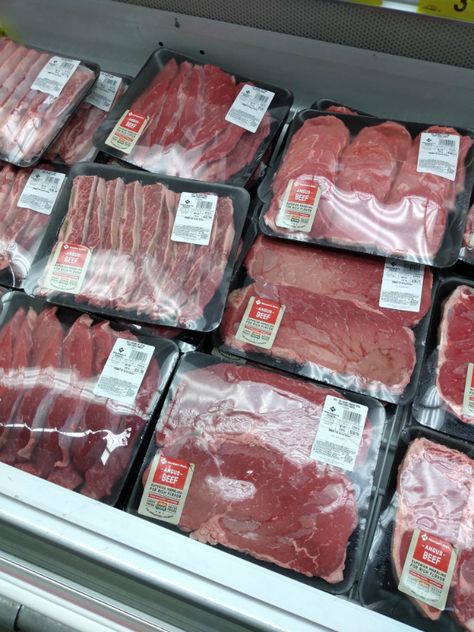 Meat Buying Guide – Beef Prices at Sam’s Club. Get the prices of beef at Sam's Club.  #samsclub #beef #meat #prices #shopping #groceries #eatlikenooneelse | eatlikenoone.com Sams Club Meat Hack, Meat Grocery, Packaged Meat, Sams Club Shopping, Freakshakes Recipe, Buying Food, Shopping Food, Meat Shop, Meat Markets