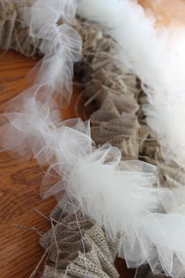 Garland Burlap & Tulle Cut many many (approximately 4 yards) strips of tulle 2" wide. It helps to fold the tu... Tulle Garland, Lace Garland, Victorian Ornaments, Diy Tulle, Burlap Garland, Diy Jul, Diy Burlap, Burlap Crafts, Diy Wreaths