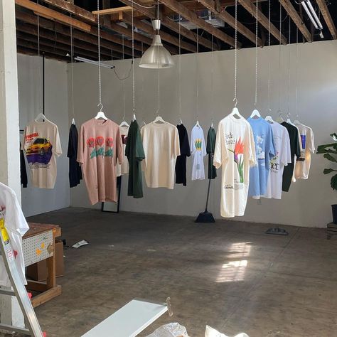 Clothing Store Pop Up, Print Shop Aesthetic, Streetwear Pop Up Shop, Clothing Brand Astethic, Merch Photoshoot Ideas Studio, Clothing Brand Studio, Pop Up Shop Aesthetic, Clothing Designer Aesthetic, Clothing Brand Office