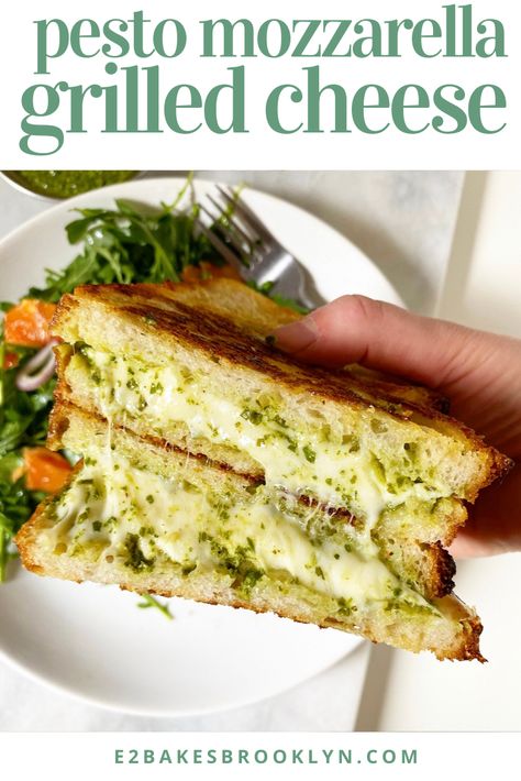 Recipes Grilled Cheese, Mozzarella Grilled Cheese, Fancy Grilled Cheese Recipes, Grilled Cheese Recipes Gourmet, Fancy Grilled Cheese, Recipes Gourmet, Pesto Mozzarella, Viral Food, Gourmet Grilled Cheese