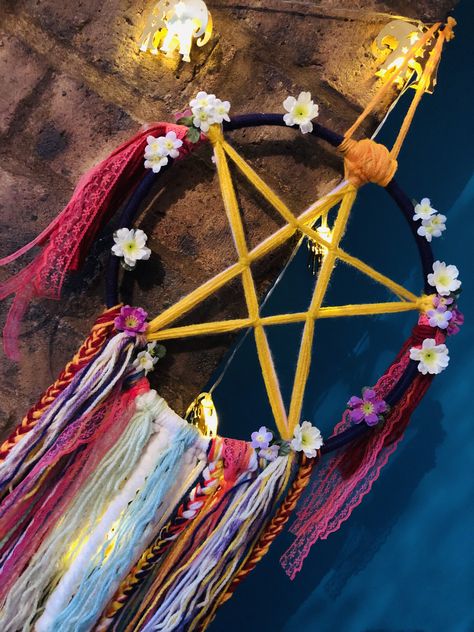 Beltane Crafts Witches, Beltane Colors, Beltane Wreath, Beltane Decor, Beltane Decorations, Pagen Holidays, Beltane Crafts, Beltane Ideas, Beltane Celebration