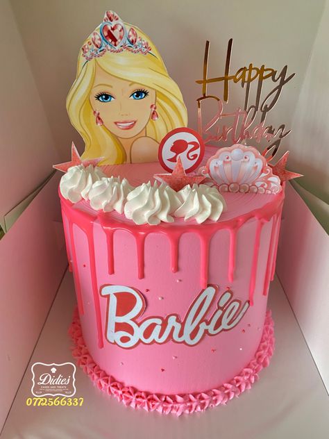 Barbies cake Tort Happy Birthday Girl, Barbie Drip Cake, Barbie Birthday Party Cake, Barbie Cake Ideas Birthdays, Barbie Cake Ideas, Barbie Cake Birthday, Barbie Cake Designs, Barbie Themed Cake, Edible Photo Cake