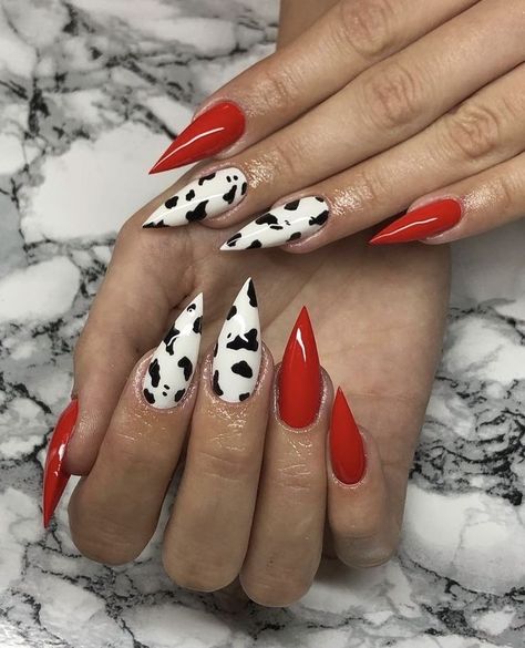 Classic Nail Designs, Red Stiletto Nails, Molde F1, Nail Art Designs Images, Queen Nails, Heart Nail Designs, Sassy Nails, Valentine Nails, Print Nails