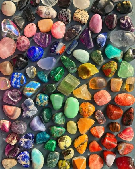 Healing Rocks, Crystals Store, Crystalline Structure, Raw Crystals, Pretty Rocks, Cool Rocks, Crystal Crafts, Crystal Accessories, Stone Collection