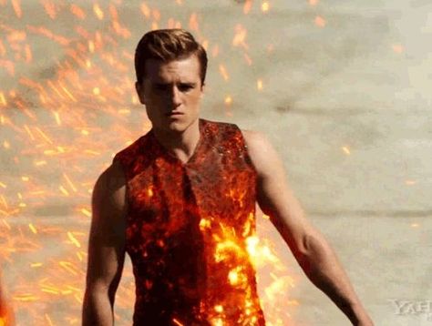 Josh Hutcherson as Peeta Mellark in The Hunger Games Catching Fire Chariots he's looks so hot Team Gale, Hunger Games Peeta, Hunger Games Fandom, Hunger Games Humor, Katniss And Peeta, William Faulkner, Hunger Games 3, Hunger Games Series, Peeta Mellark