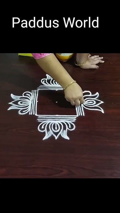 Lakshmi Rangoli Designs Simple, Diwali Dot Rangoli, Rangoli Designs Kolam, Kollam Muggu Designs Simple, Rangoli Muggulu Designs, New Kolam Designs, Simple Free Hand Rangoli, Mugullu Rangoli Designs Simple, Small Cute Rangoli Designs