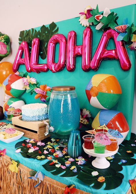 Hawaii Birthday Party, Tropisk Fest, Moana Themed Party, Hawaiian Party Theme, Tropical Birthday Party, Fest Temaer, Aloha Party, Hawaiian Party Decorations, Luau Theme Party