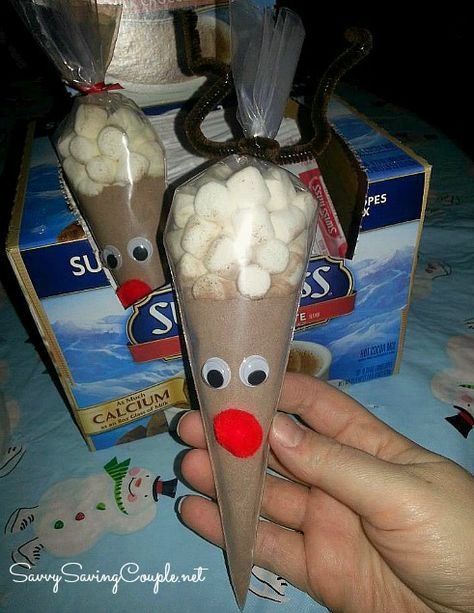 DIY Christmas Gift: Reindeer Hot Cocoa Cones Craft Jul Diy, Kids Christmas Party, Diy Christmas Gifts Cheap, Cones Crafts, Diy Holiday Gifts, Daycare Crafts, Navidad Diy, Neat Ideas, Christmas Goodies