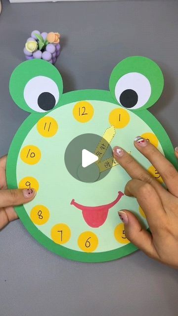 How To Make A Clock For Kids, Paper Clock For Kids, Calendar Crafts For Kids, Clock Ideas Creative, Diy Clock For Kids, Clock Crafts For Kids, Frog Crafts For Kids, Clocks Diy Crafts, Frog Diy