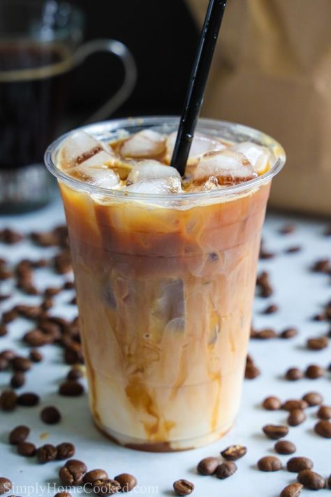 This Iced Caramel Macchiato is sweet and refreshing. If you're looking for an easy cold coffee for the summer, this recipe has got you covered. #macchiato #caramelmacchiato #icedcaramelmacchiato #icedcaramelmacchiatorecipe Iced Caramel Macchiato Recipe, Caramel Macchiato Recipe, Diy Caramel, Iced Caramel Macchiato, Macchiato Recipe, Ice Caramel Macchiato, Pumpkin Spiced Latte Recipe, Easy Coffee Recipes, Easy Cold