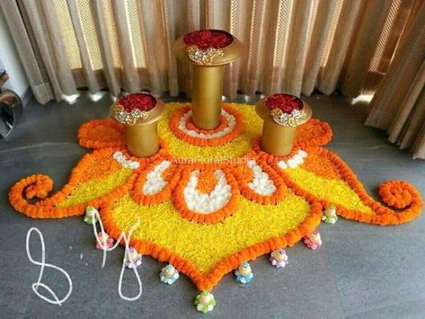 Rangoli Designs Ideas, Diwali Decoration Lights, Flower Rangoli Designs, Simple Flower Rangoli, Diy Decoration Ideas, Diwali Design, Diwali Decoration Items, Diy Diwali Decorations, Ganpati Decoration Design