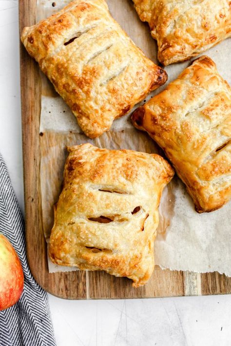 Puff Pastry Apple Pie, Strawberry Puff Pastry, Apple Danish, Apple Puff Pastry, Apple Hand Pies, Apple Treat, Easy Puff Pastry, Danish Food, Frozen Puff Pastry