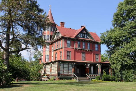 What Is a Queen Anne House? 7 Defining Elements of the Iconic Architecture Style Queen Anne House Exterior, Queen Anne Houses, Queen Anne Architecture, Types Of Houses Styles, Queen Anne House, Victorian Beauty, Iconic Architecture, French Style Homes, Colonial Style Homes