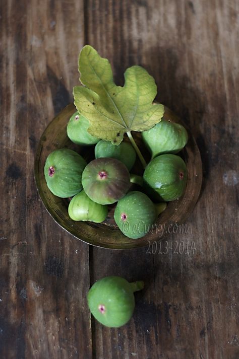 Food styling, food photography, still life raw green figs Fig Photography, Green Figs, Green Fig, Beautiful Fruits, Pureed Food Recipes, Green Collection, Recipe Blog, Food Photography Styling, Fruit And Veg