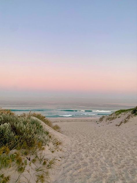 Australian Beaches Aesthetic, Australia Girl Aesthetic, Australian Beach Aesthetic, Sunrise Beach Aesthetic, Holiday Australia, Pastel Sunrise, Beach Pastel, Sunset Pastel, Places In Australia