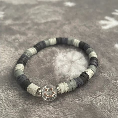 Grey Clay Bead Bracelet With Rose Gold Smiley Face Bead! Grey Clay Bead Bracelet Ideas, Black And Grey Clay Bead Bracelet, Masculine Clay Bead Bracelet, Grey Clay Bead Bracelet, Clay Bead Bracelet Ideas For Boys, Kendra Bracelet, Clay Bead Necklace, Clay Bead Bracelet, Bracelet Inspo