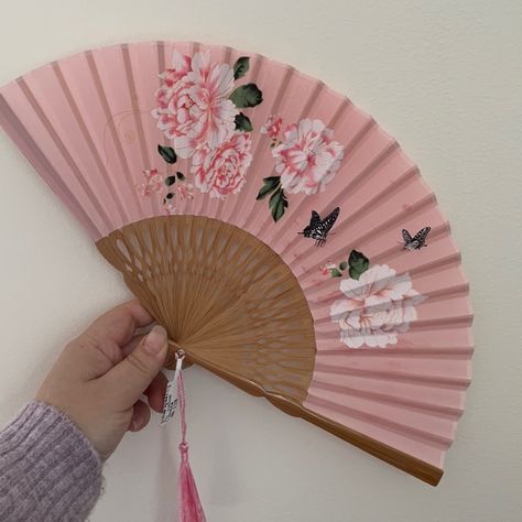 New Chinese Pink Rose & Butterfly Fan~ So Nice~ Victorian Fan, Ap Lang, Chinese Fans, Rose Butterfly, Chinese Fan, Painted Fan, Antique Fans, Knit Leg Warmers, Purple Gems