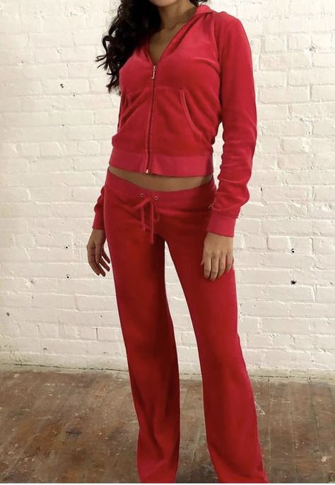 Red Juicy Tracksuit, Juicy Couture Track Suit 2000s Aesthetic, Juicy Couture Track Suit 2000s, Red Juicy Couture Tracksuit, Outfit Bord, Juicy Sweatpants, Track Suit Outfit, Red Velvet Pants, Red Ootd