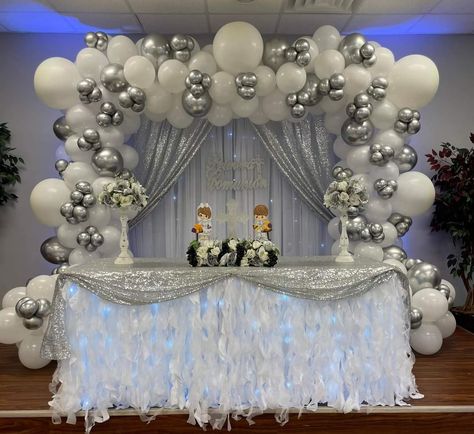 25th Silver Wedding Anniversary Ideas, Silver Wedding Backdrop Ideas, Decoration Ideas For 25th Wedding Anniversary, White Balloon Decorations Birthday, Silver 25th Anniversary Decorations, 25th Anniversary Balloon Decorations, Diamond Wedding Anniversary Decorations, 25th Anniversary Centerpiece Ideas, Decoration Ideas For 25th Anniversary