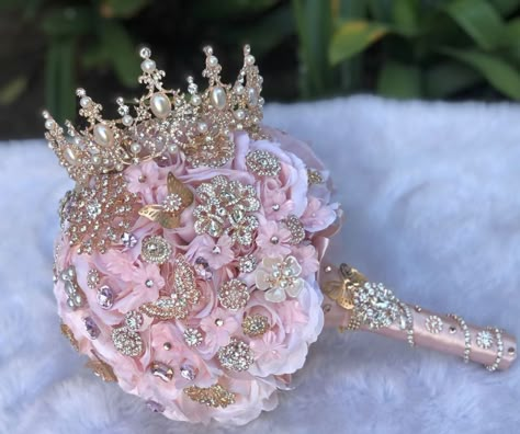 Pink And Gold Quince Tiara, Blush Quinceanera Decorations, Crown Quinceanera Theme, Quince Money Box Ideas Pink, Rose Gold Quinceanera Cake Ideas, Royal Quinceanera Theme Pink, Sweet 16 Rose Gold Dress, Sleeping Beauty Quinceanera Theme Decorations, Pink And Gold Quince Crown