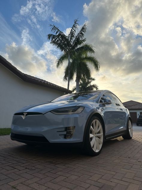 Blue Tesla Aesthetic, Dream Car Tesla, Tesla Autopilot, Blue Tesla, Car Tesla, Dream Things, Car Goals, Tesla Car, Tesla Model X