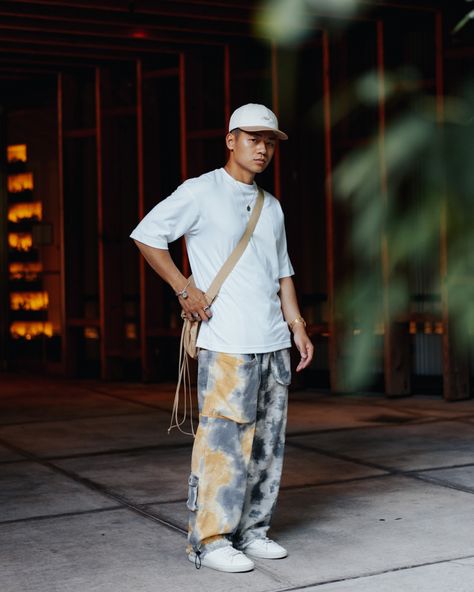 Clean summer streetwear outfit idea. Wide fit pants. Uniqlo Oversized Tee. KITH cap Uniqlo Airism Oversized Tee Outfit Men, Uniqlo Airism Oversized Tee, Tee Outfit Ideas, Summer Streetwear Outfits, Wide Fit Pants, Oversized Tee Outfit, Uniqlo Airism, Streetwear Ideas, Streetwear Outfit Ideas