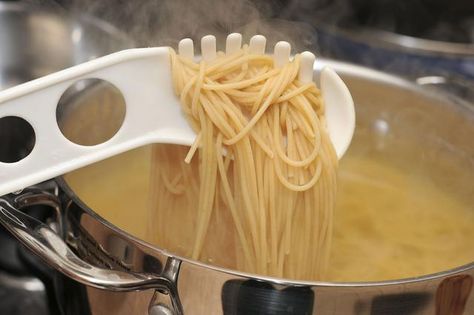 How To Make Pasta Ahead Of Time, Cooking Pasta Ahead Of Time, How To Cook Spaghetti Noodles, How To Cook Spaghetti, How To Reheat Pasta, Freeze Spaghetti, How To Cook Noodles, Reheat Pasta, How To Make Noodles