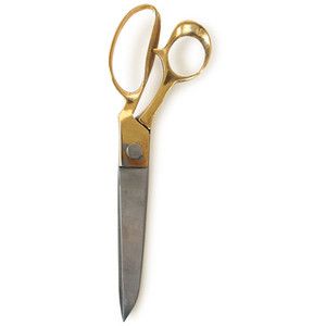 gold scissors. kates paperie. Fabric Shears, Gold Scissors, Vintage Scissors, Vintage Apron, Modern Tools, Sewing Scissors, Vintage Sewing Machines, Embroidery Patterns Vintage, Gold Handles