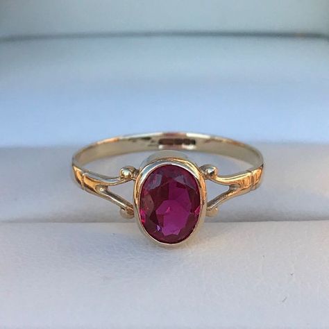 Gold Ring Designs Stone, Ruby Ring Designs Gold, Stone Ring Design Gold For Women, Stone Ring Design Gold, Stone Rings Women, Ruby Gold Ring, Emerald Ring Design, Ruby Ring Designs, Stone Rings For Women