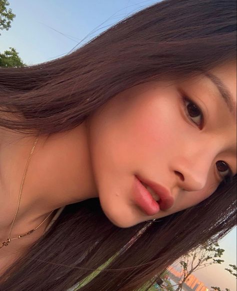 Slim Face Shape Aesthetic, Jawline Manifestation, Jawline Asian, V Shaped Chin, Sharp Features Women, Dream Nose, Side Profile Woman, Summer Glowup, Sharp Jawline