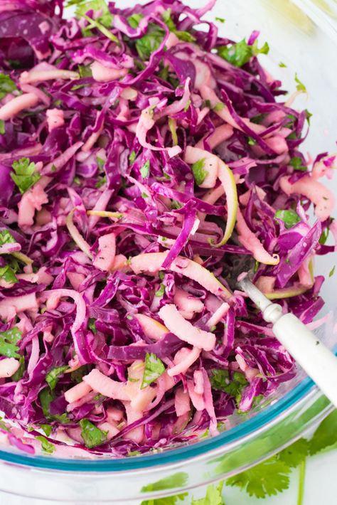 Creamy Spiralized Red Cabbage and Green Apple Slaw with Cilantro and Lime #slaw #summerslaw #redcabbage #spiralized #glutenfreerecipes #veganrecipes #eatingbyelaine Green Apple Slaw, Purple Cabbage Slaw, Zucchini Pasta Salad, Summer Slaw, Purple Vegetables, Lime Slaw, Vegan Coleslaw, Healthy Fiber, Apple Slaw