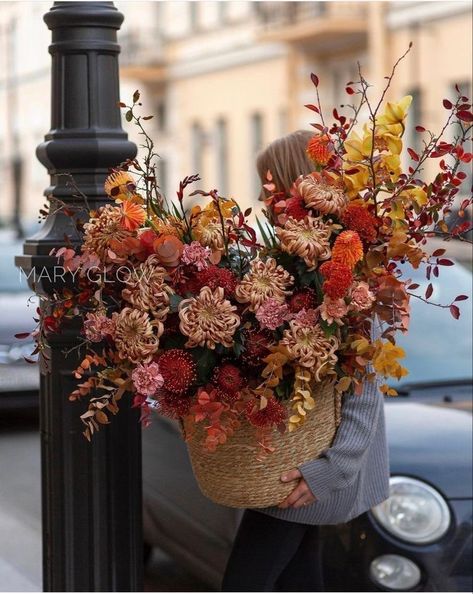 Wrap Flowers In Paper, Flower Arrangement Designs, Fire Flower, Autumn Display, Floral Baskets, Beautiful Bouquet Of Flowers, Beautiful Flower Arrangements, Dried Flower Arrangements, Floral Display