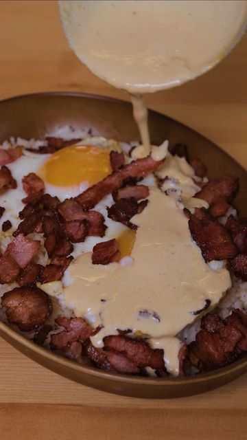 Genio | Easy Recipes 🍴 on Instagram: "Filipino Bacon and Egg Fried Rice or bacsilog 🥓🍳 Bacsilog stands for Bacon, Sinangang ( fried rice ) and itlog (fried eggs). The creamy cheese sauce is definitely to die for and HELL YES I was falling in love after the first bite🤌🏻 To be honest, this was my first time trying filipino food and I convinced myself to explore more in my upcoming recipes 😍 Ingredients ( serves: 2) Cheese Sauce * 200ml of evaporated milk * 1/2 cup of shredded cheddar cheese Fried Spam, Creamy Cheese Sauce, Egg Fried Rice, Shredded Cheddar Cheese, Fried Eggs, Cheese Fries, Filipino Food, Creamy Cheese, Evaporated Milk