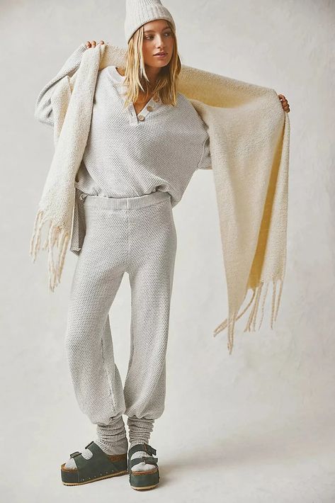 Cozy Lazy Day Outfits, Beachy Winter Outfits, Wide Leg Sweater Pants, Hailee Sweater Set, Cosy Fashion, Ladies Nightwear, Cosy Outfit, Winter Chic, Top And Pants Set