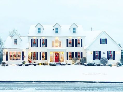 Donna • Haverstraw Hill (@haverstrawhill) • Instagram photos and videos Winter Home Exterior, Home Exterior Decor, Bloxburg Christmas, Farmhouse Details, Xmas House, Farmhouse Addition, Winter House Exterior, Hgtv House, Pretty Houses