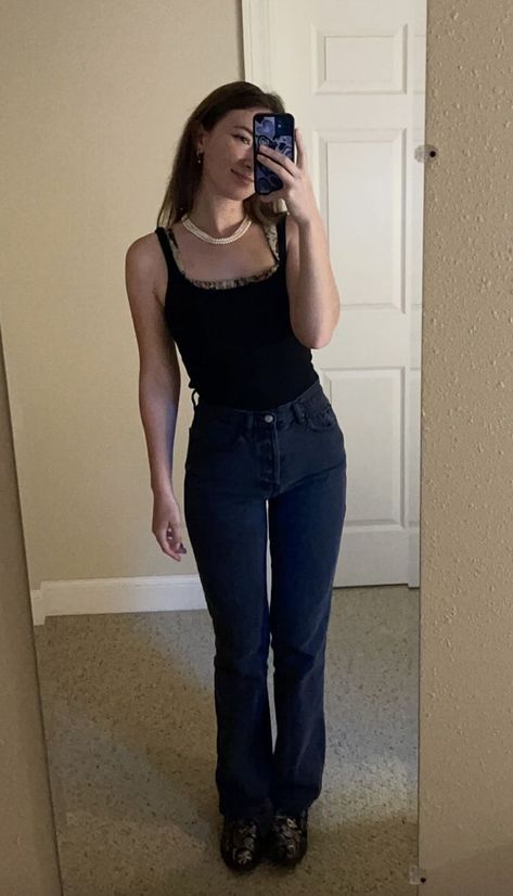 autumn outfit, fall outfit, black flare jeans, corset top, pearl necklace, black tank top, preppy style, academia Jeans Corset Top, Jeans Corset, Black Top Outfit, Black Flare Jeans, Top Pearl, Black Flare, Black Tank Top, Dark Jeans, Necklace Black