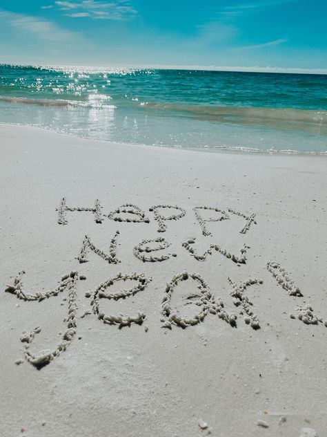 New Years At The Beach, Beach New Year, Beach New Years, Christmas Beach Photos, Christmas Wallpapers Tumblr, Beach Sayings, Christmas Beach, Beachy Aesthetic, New Year Illustration